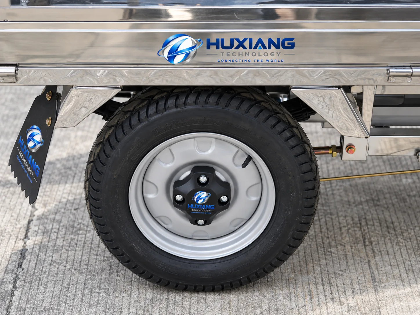 1.3m Yueku Full Steel Three-Door - China Factory Manufacturer