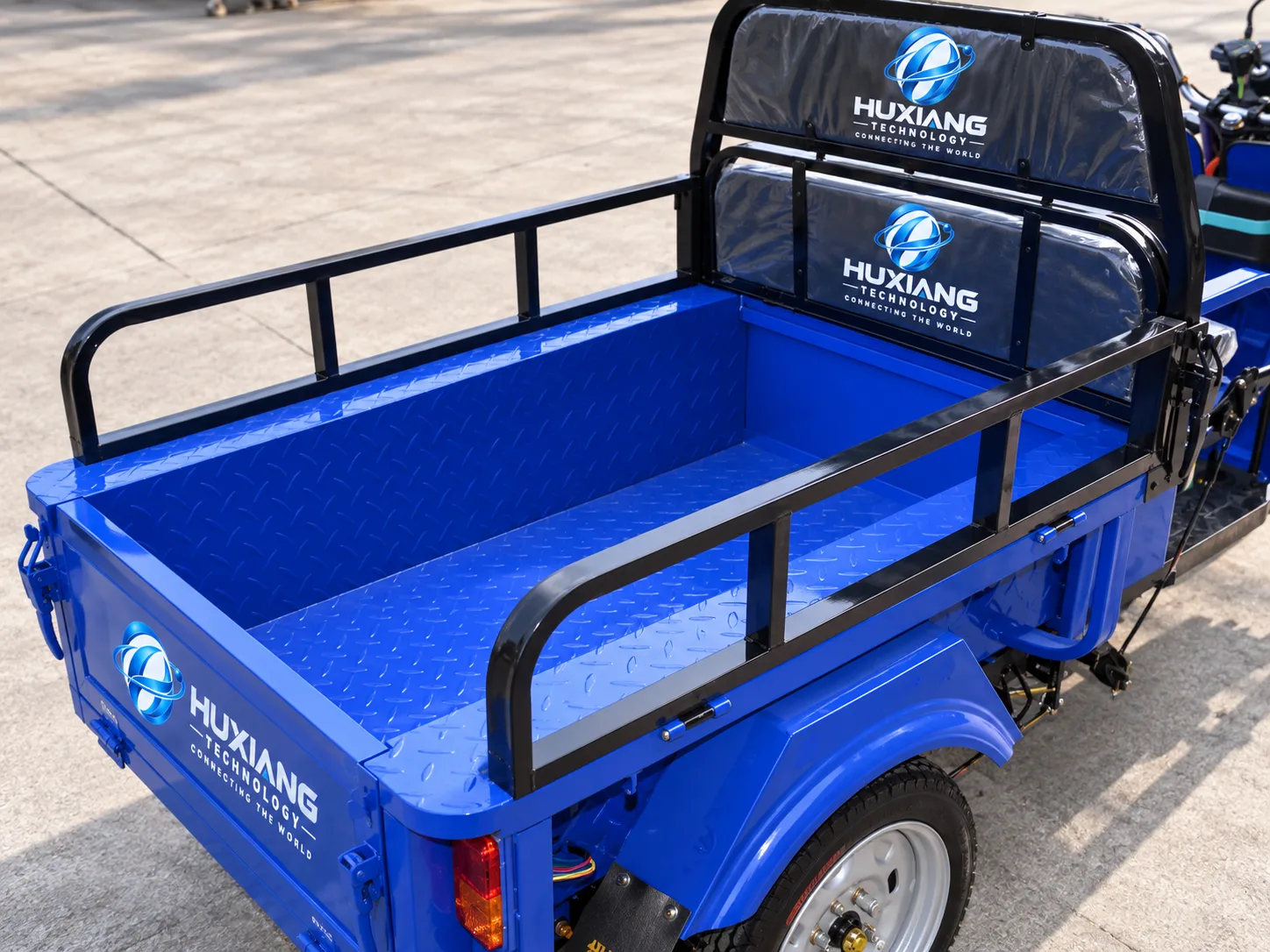 1.1m Elf Three-Door - China Factory Manufacturer